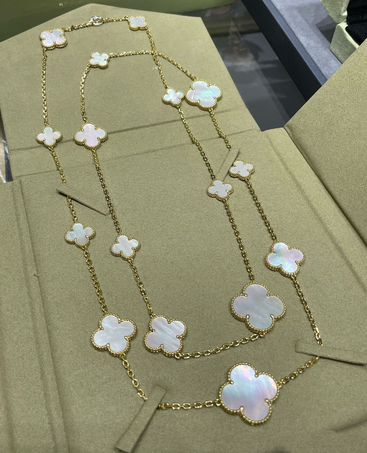 [⭐moonlume]CLOVER 16 MOTIF WHITE MOP GOLD NECKLACE