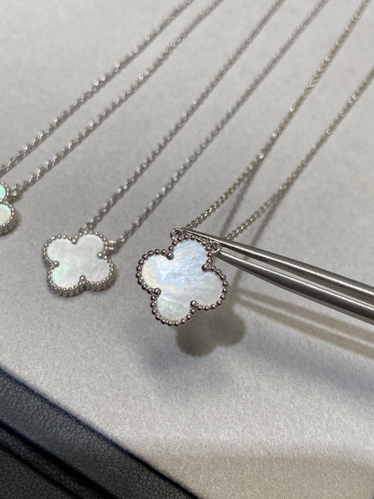 [⭐moonlume]CLOVER MEDIUM SILVER WHITE MOP NECKLACE