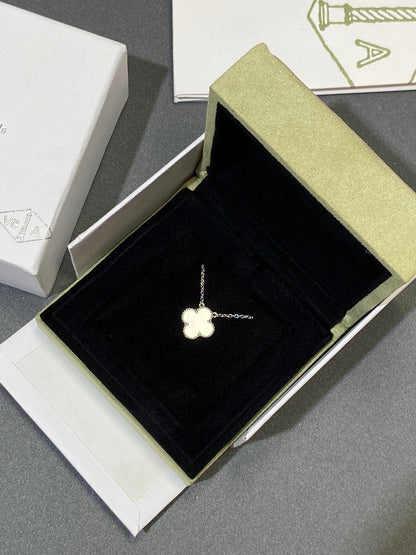 [⭐moonlume]CLOVER MEDIUM SILVER WHITE MOP NECKLACE