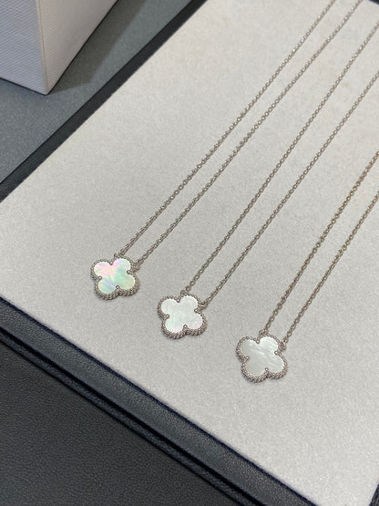 [⭐moonlume]CLOVER MEDIUM SILVER WHITE MOP NECKLACE