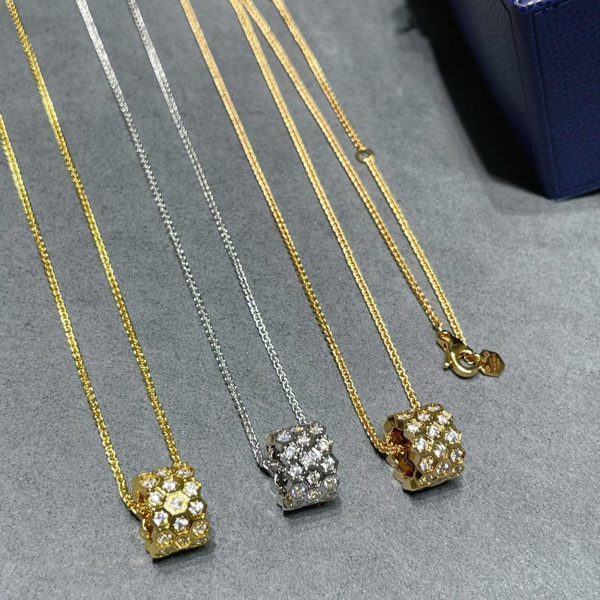 [⭐moonlume]BEE LOVE DIAMOND PAVED 3 ROW NECKLACE