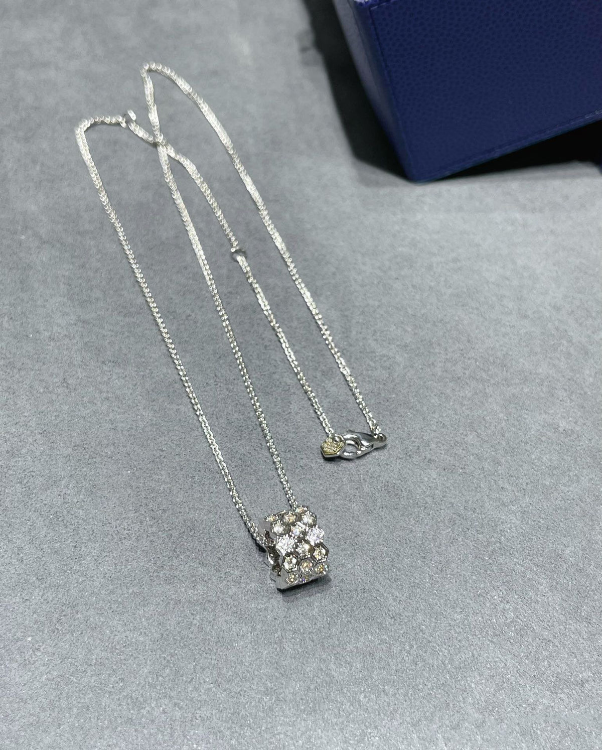 [⭐moonlume]BEE LOVE DIAMOND PAVED 3 ROW NECKLACE