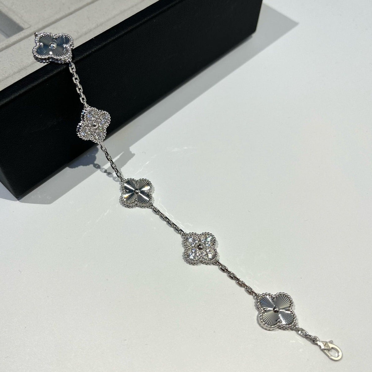 [⭐moonlume] CLOVER 5 MOTIF LASER BRACELET COLLECTION