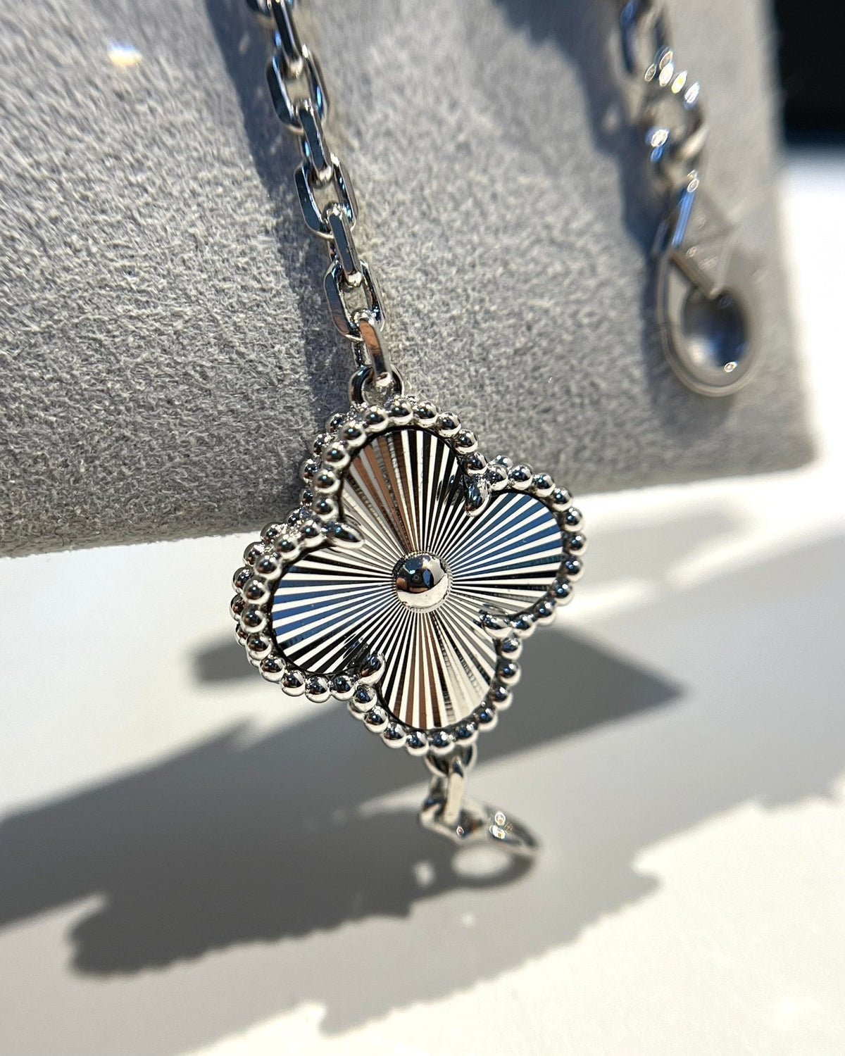 [⭐moonlume] CLOVER 5 MOTIF LASER BRACELET COLLECTION