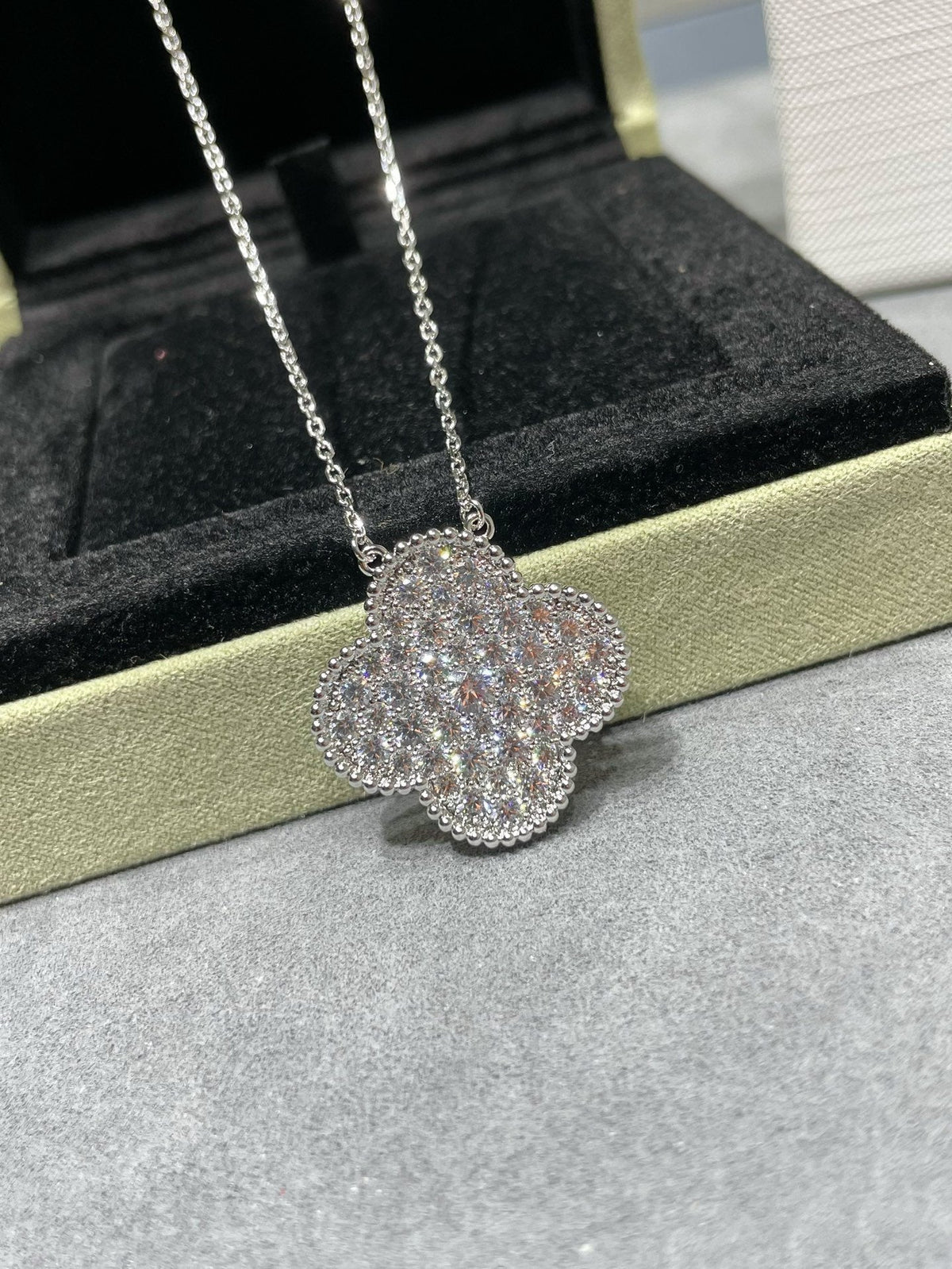 [⭐moonlume]CLOVER 25MM LARGE PENDANT DIAMOND PAVED SILVER NECKLACE