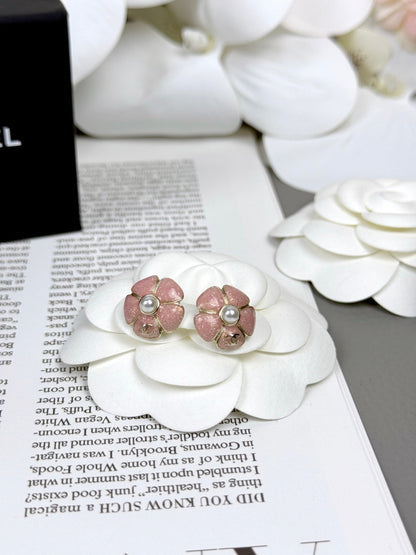[⭐moonlume]26C Pink Camellia Pearl Enamel Stud Earrings