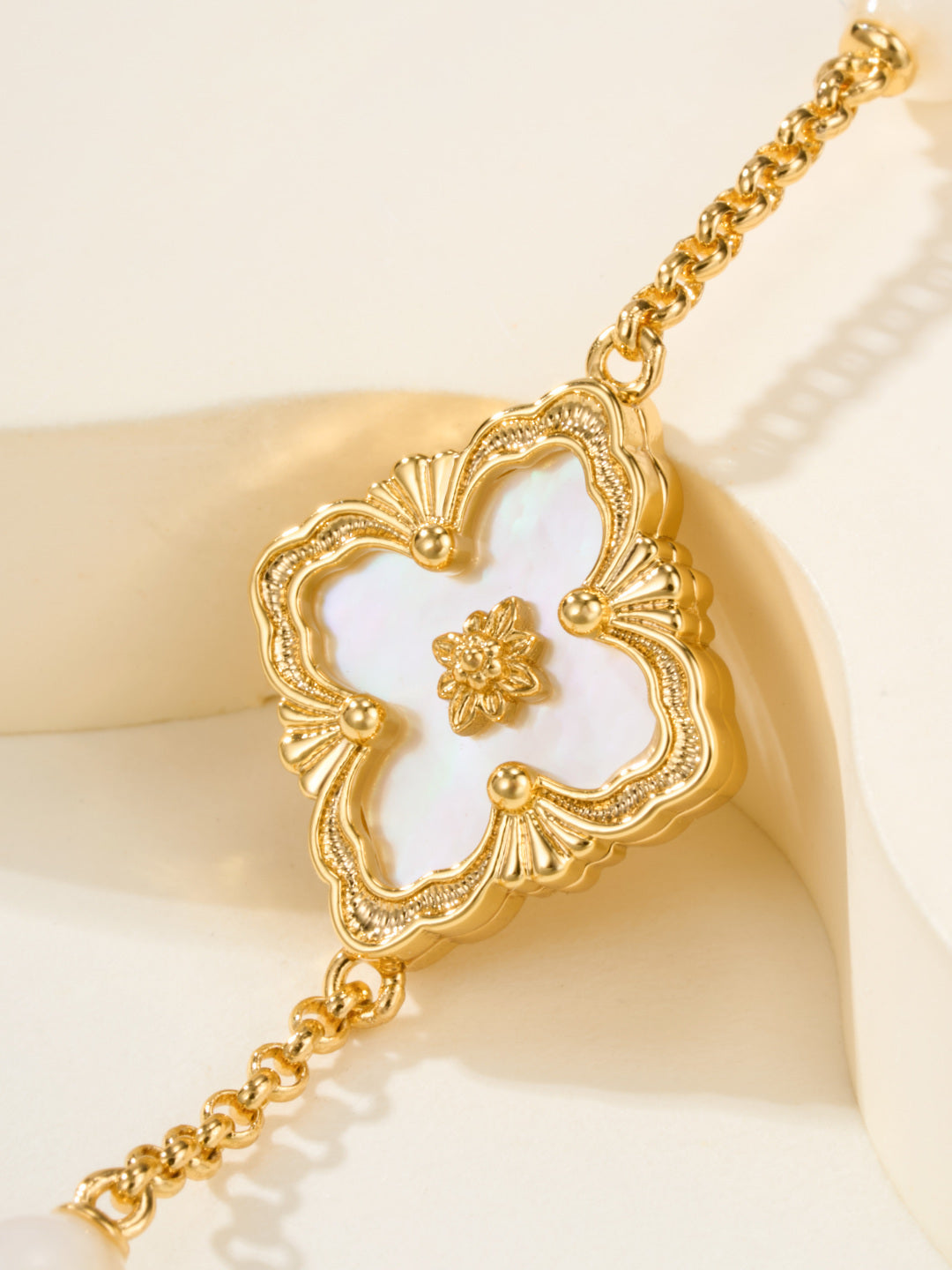 [⭐moonlume]B.C.L ENAMELED Three-Flower Bracelet（Trumpet)
