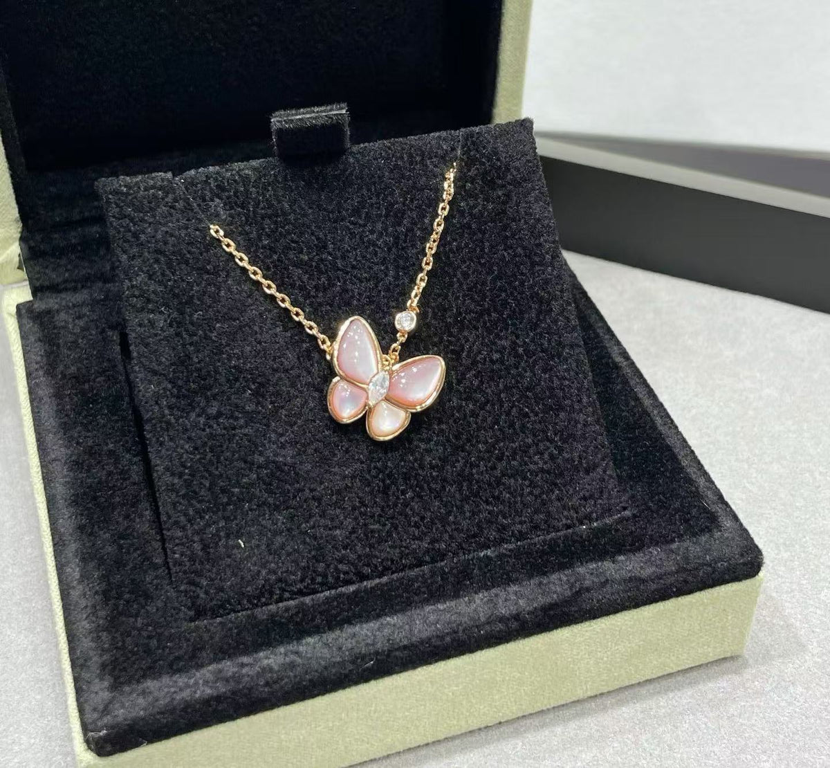 [⭐moonlume]BUTTERFLY PINK MOTHER-OF-PEARL DIAMOND NECKLACE