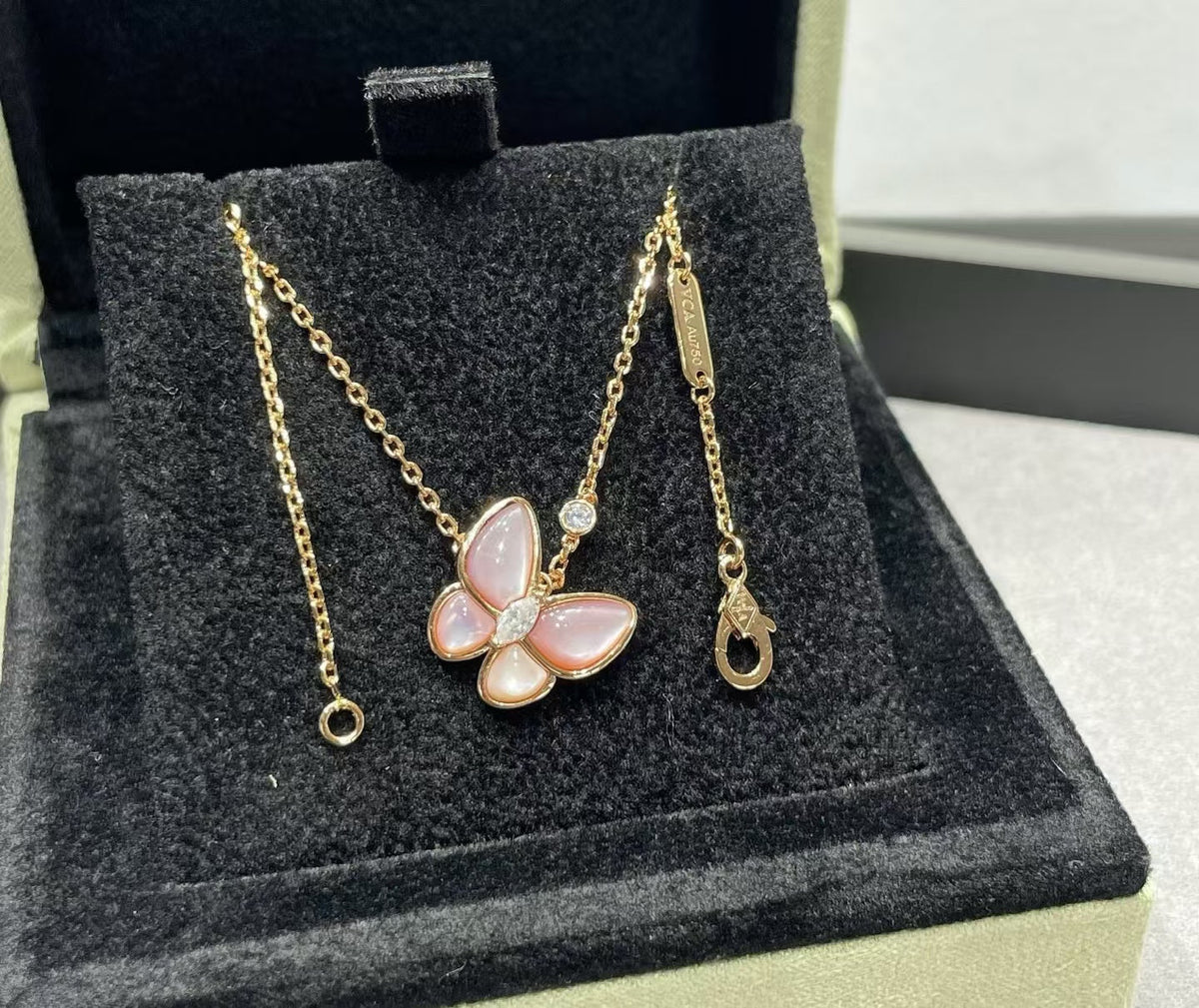 [⭐moonlume]BUTTERFLY PINK MOTHER-OF-PEARL DIAMOND NECKLACE