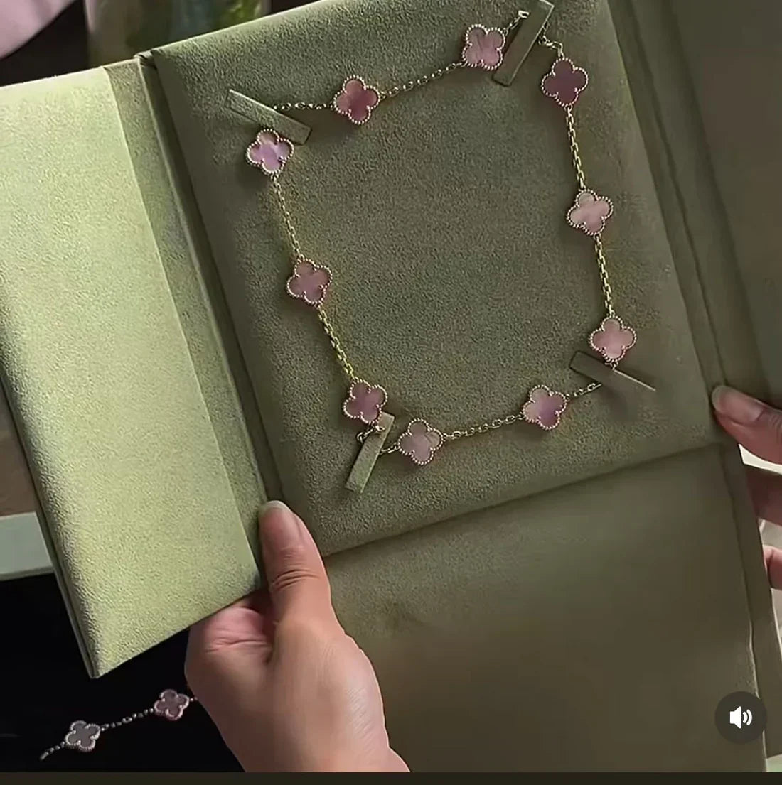 [⭐moonlume Jewellery] Pink Necklace with Ten Clover Designs