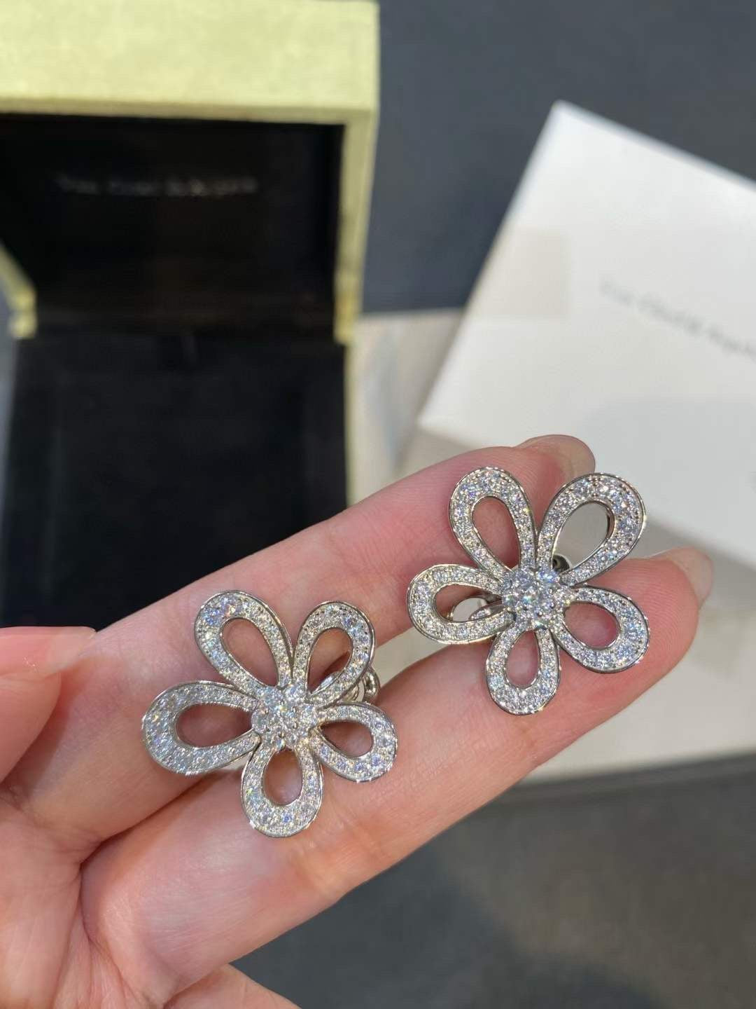 [⭐moonlume]FLOWERLACE EARRINGS FULL DIAMONDS