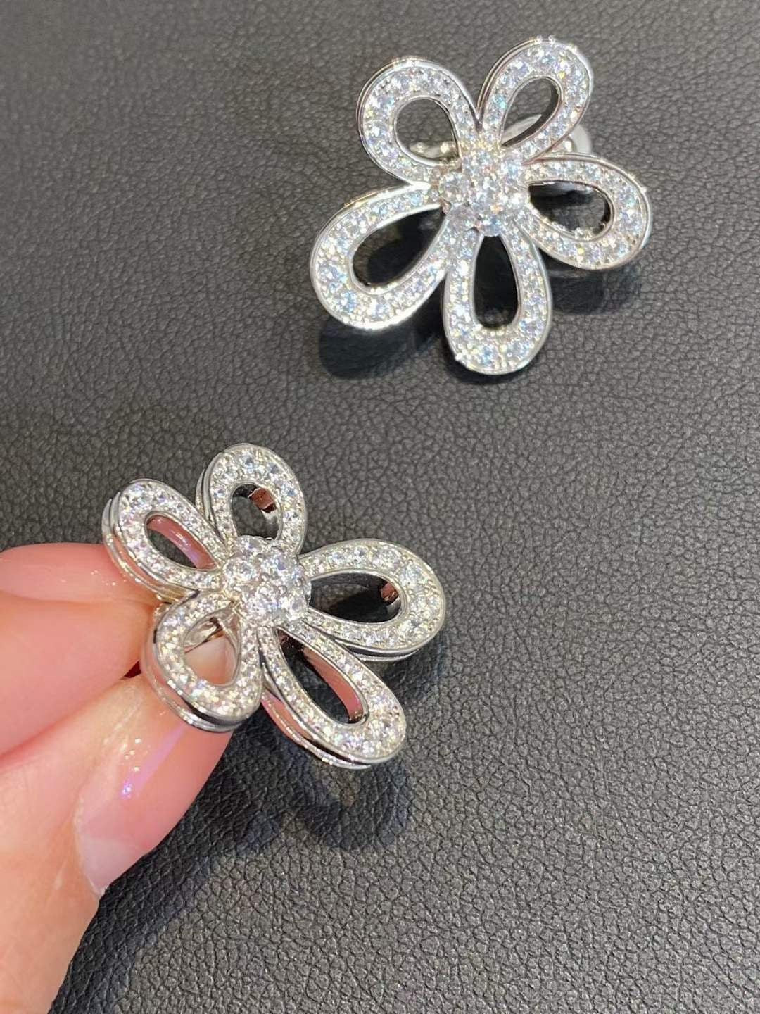 [⭐moonlume]FLOWERLACE EARRINGS FULL DIAMONDS