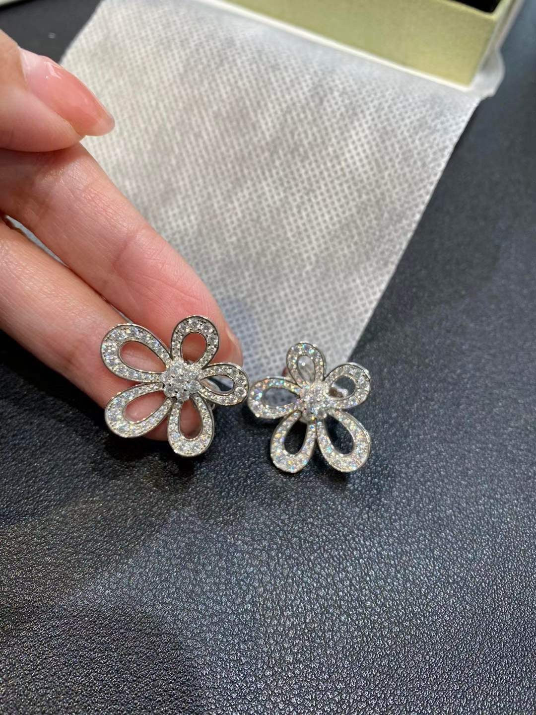 [⭐moonlume]FLOWERLACE EARRINGS FULL DIAMONDS