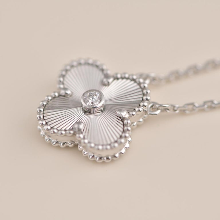 [⭐moonlume]CLOVER  15MM DIAMOND LASER NECKLACE SILVER