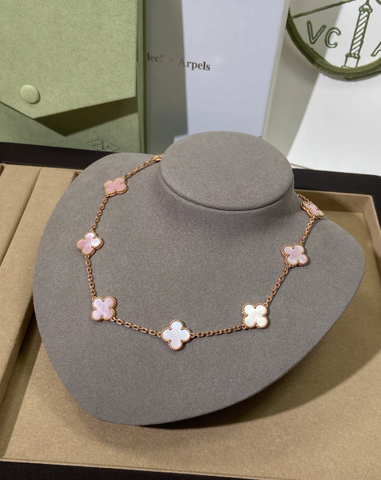 [⭐moonlume Jewellery] Pink Necklace with Ten Clover Designs