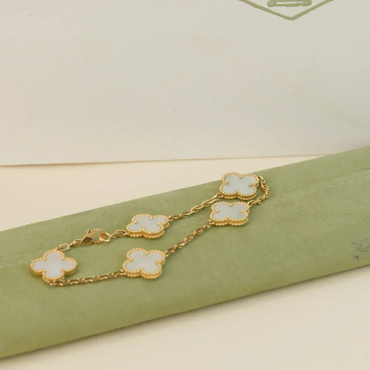 [⭐moonlume]CLOVER WHITE PEARL MOP 5 MOTIF BRACELET COLLECTION