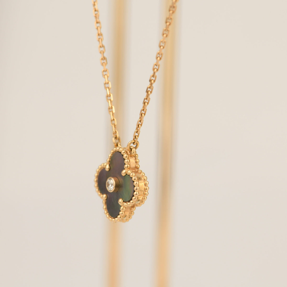 [⭐moonlume]CLOVER 15MM DIAMOND AND MOTHER-OF-GREY NECKLACE