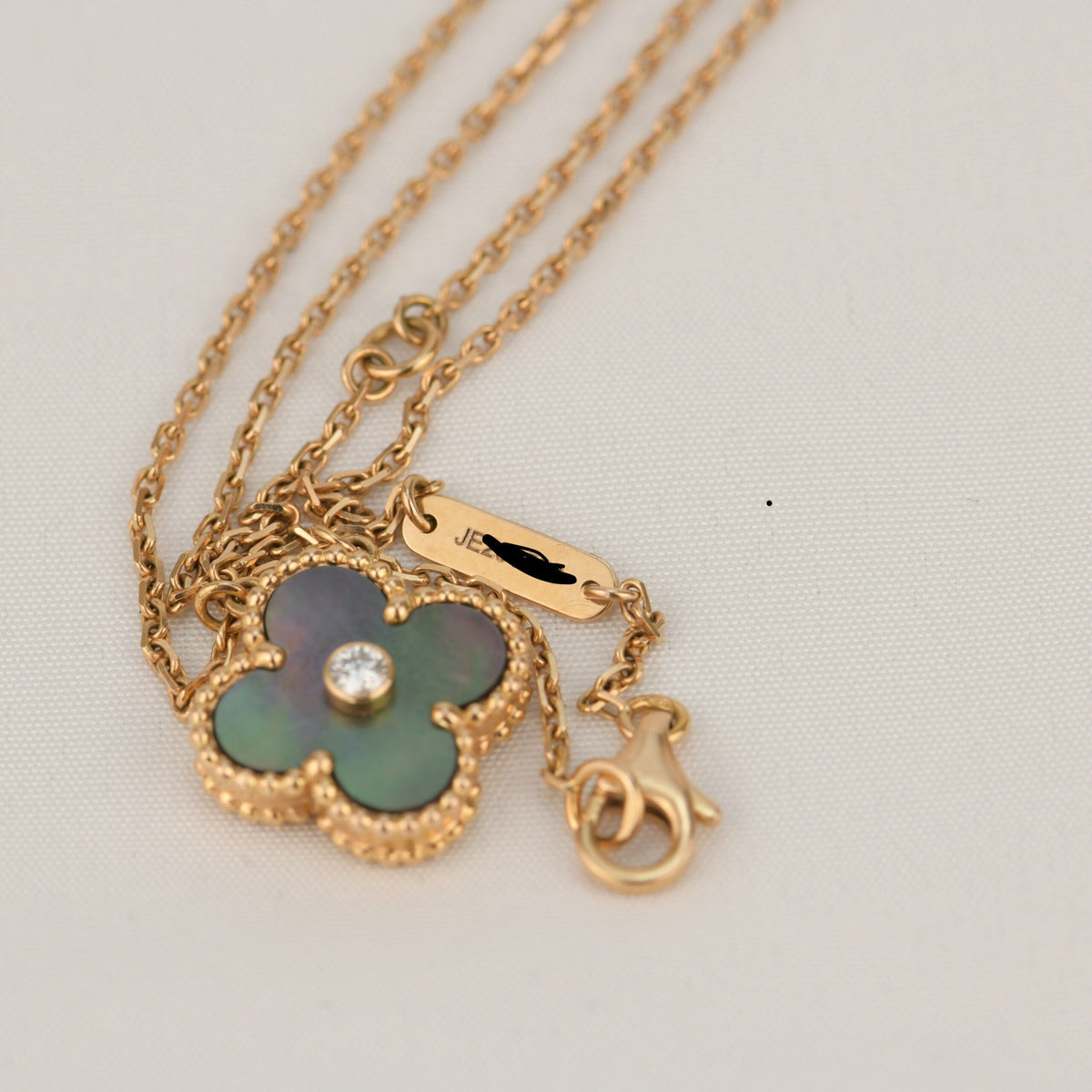 [⭐moonlume]CLOVER 15MM DIAMOND AND MOTHER-OF-GREY NECKLACE