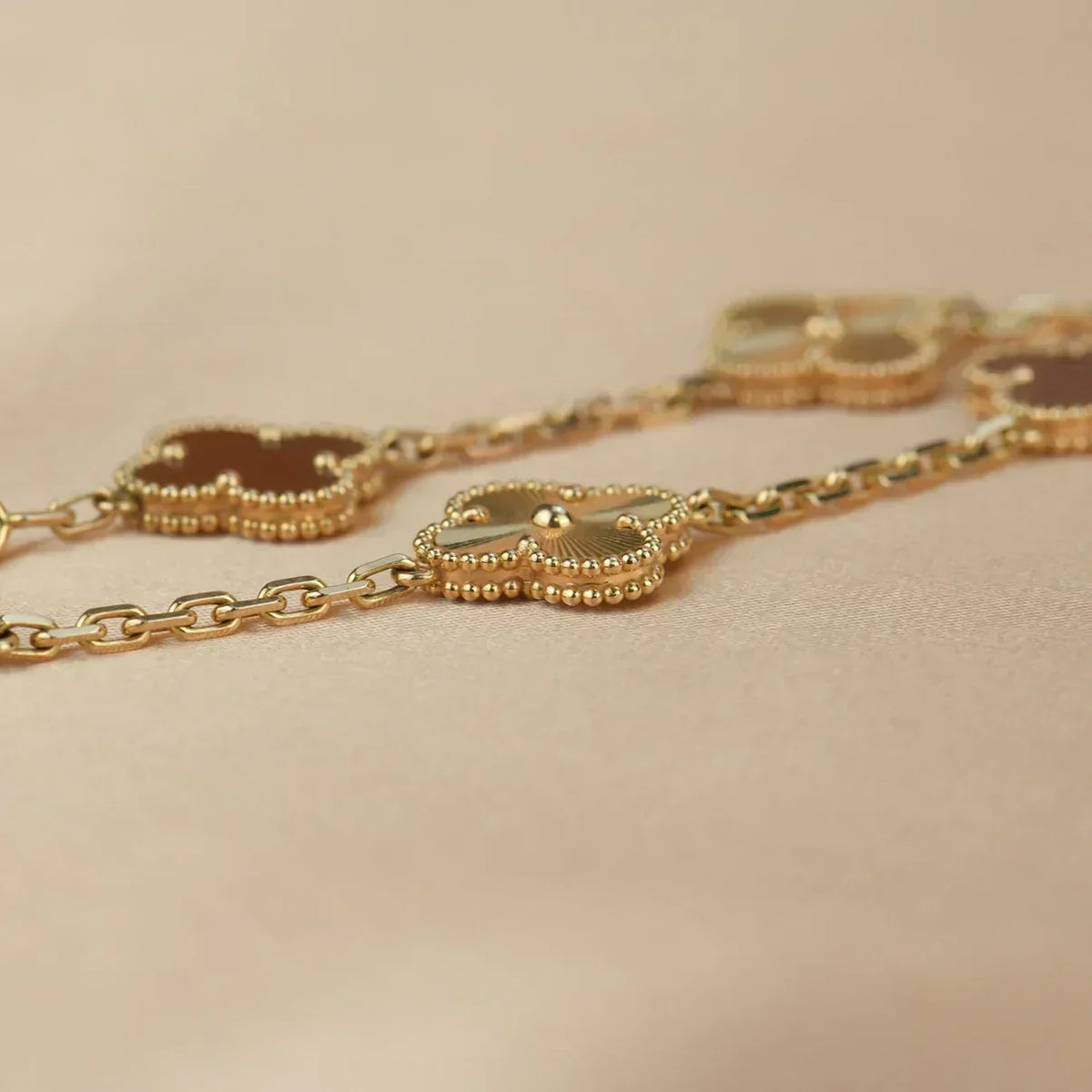 [⭐moonlume] CLOVER 5 MOTIF RED CORNELIAN BRACELET COLLECTION