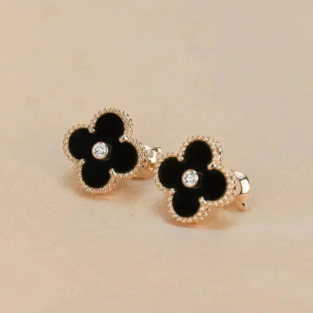 [⭐moonlume]CLOVER MEDIUM 1 MOTIFS ONYX DIAMOND EARRINGS