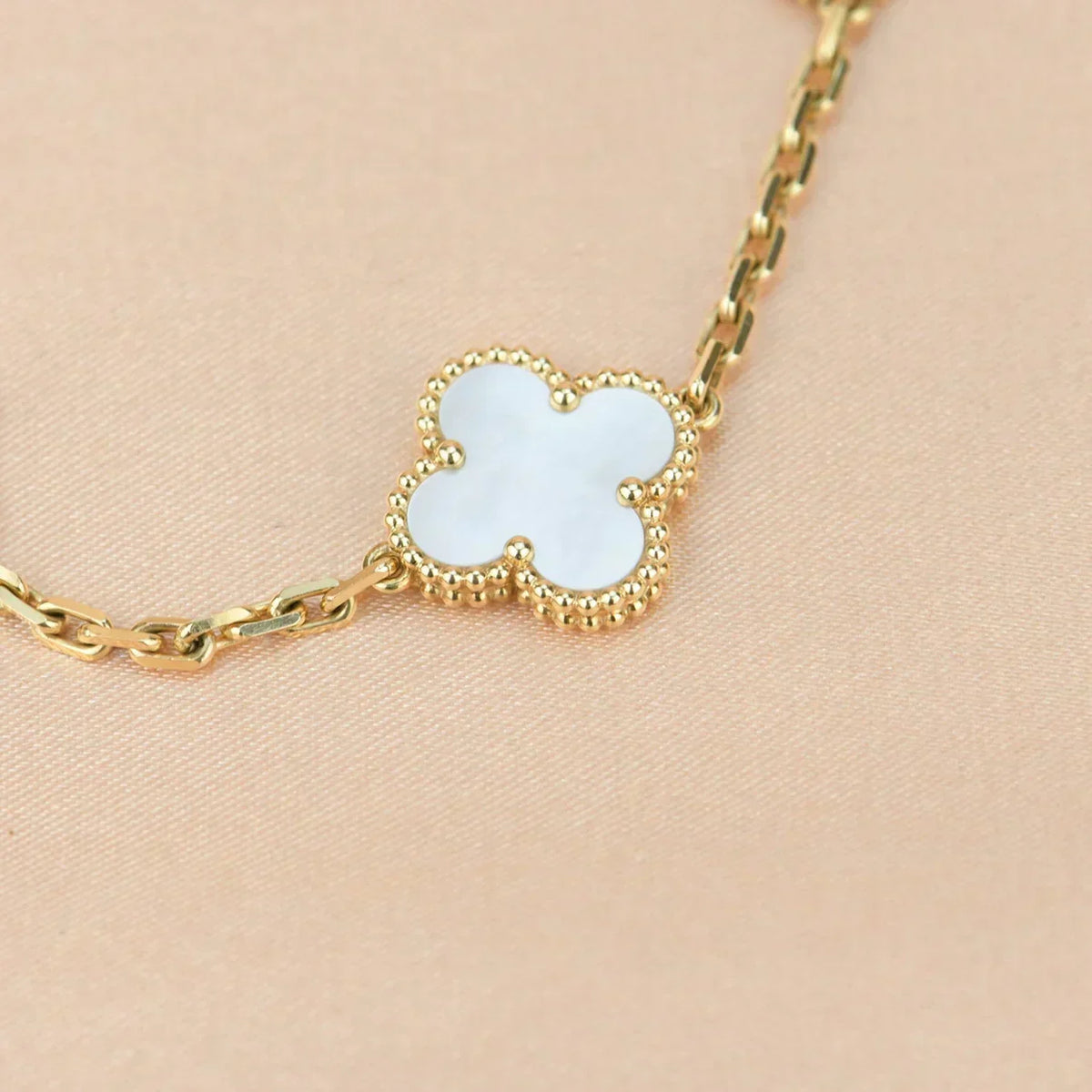 [⭐moonlume]CLOVER WHITE PEARL MOP 5 MOTIF BRACELET COLLECTION