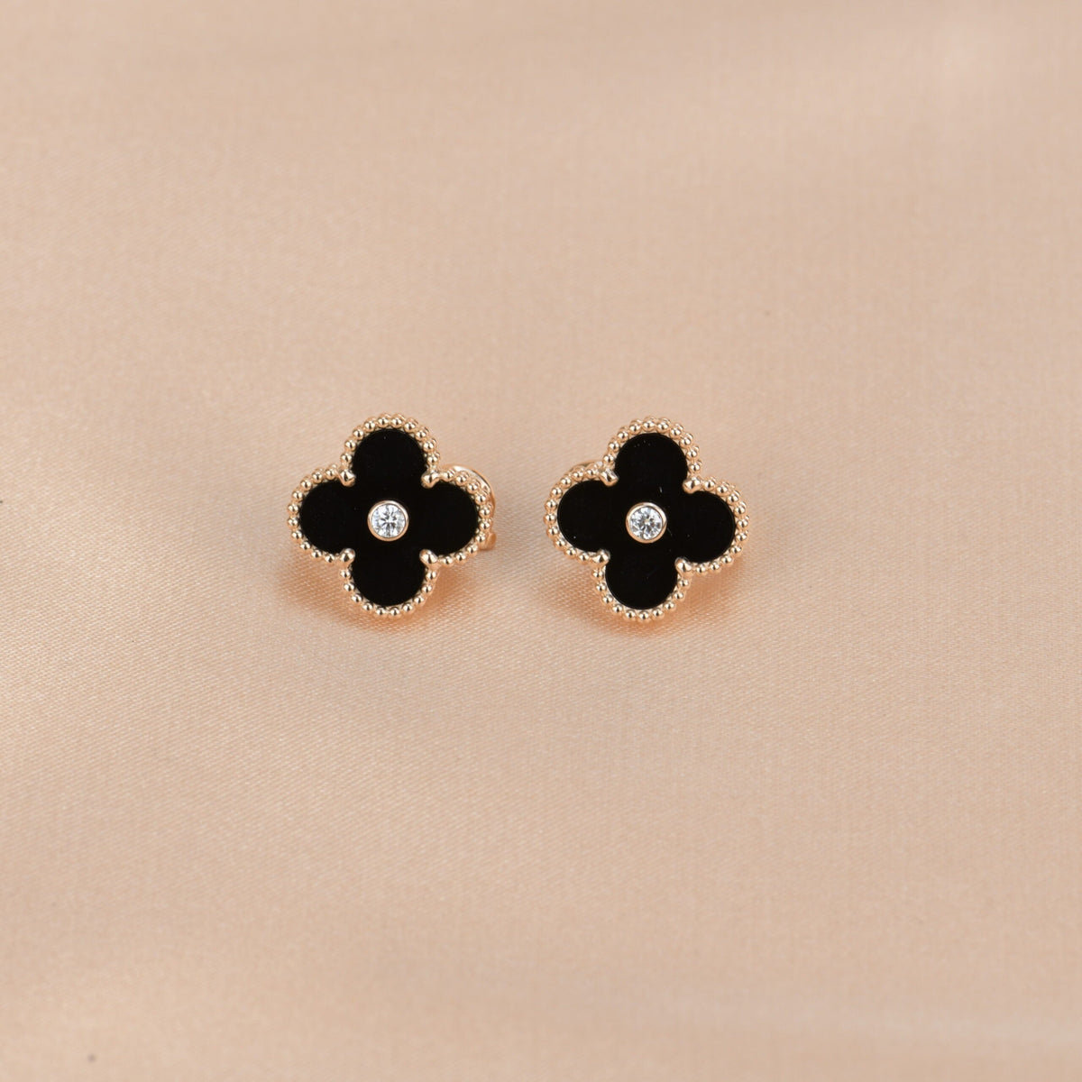 [⭐moonlume]CLOVER MEDIUM 1 MOTIFS ONYX DIAMOND EARRINGS