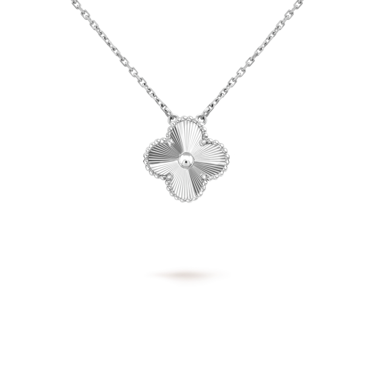 [⭐moonlume]CLOVER 15MM LASER NECKLACE SILVER