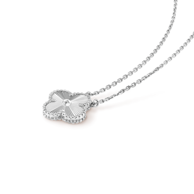 [⭐moonlume]CLOVER 15MM LASER NECKLACE SILVER