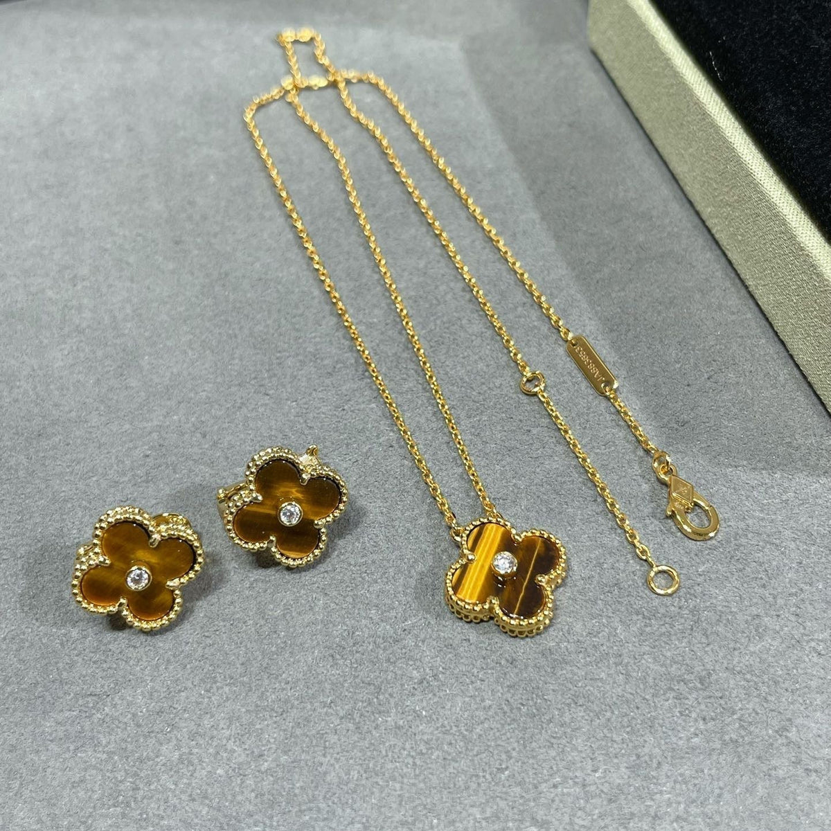 [⭐moonlume]CLOVER 15MM DIAMOND AND YELLOW TIGER'S EYE AGATE necklace