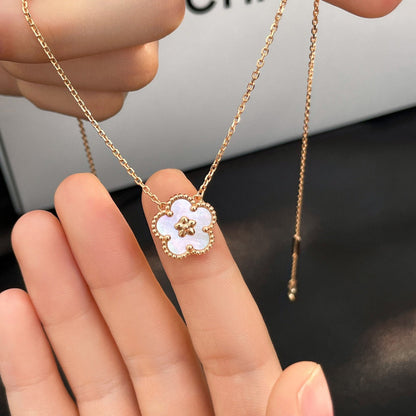 [⭐moonlume]LUCKY  WHITE MOP  PLUM BLOSSOM NECKLACE