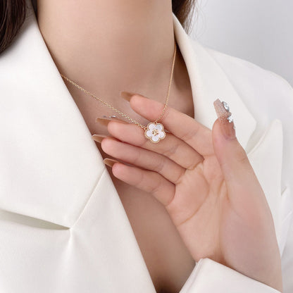 [⭐moonlume]LUCKY  WHITE MOP  PLUM BLOSSOM NECKLACE