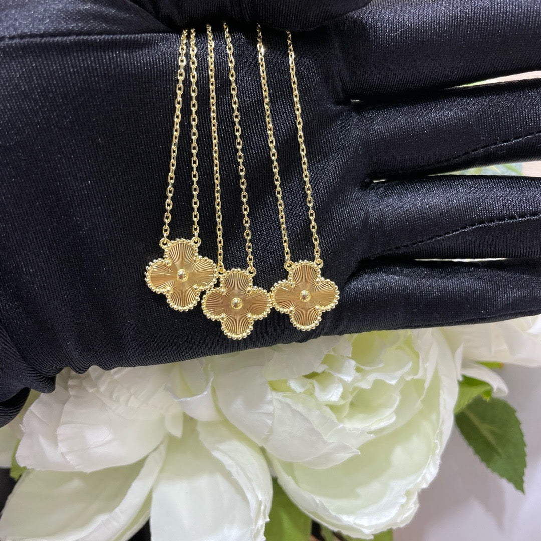 [⭐moonlume]CLOVER 15MM LASER NECKLACE
