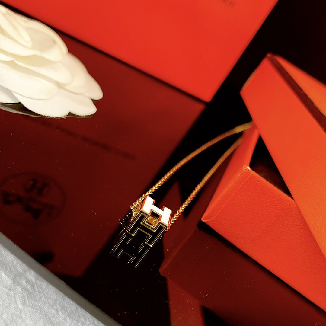 [⭐moonlume]H WHITE SQUARE GOLD NECKLACE