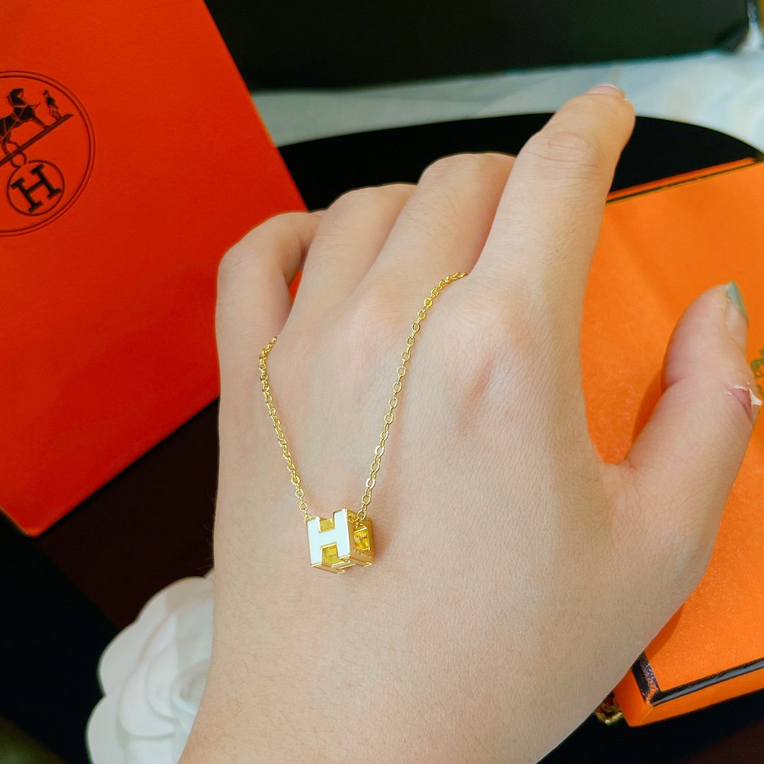 [⭐moonlume]H WHITE SQUARE GOLD NECKLACE