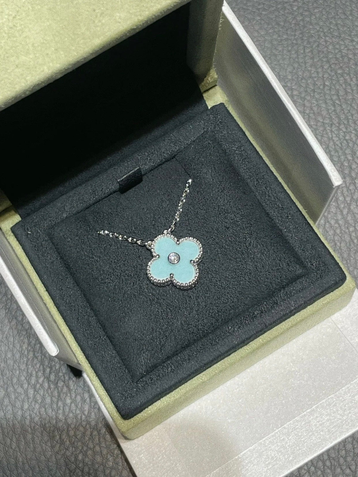 [⭐moonlume]CLOVER 1 DIAMOND LIGHT BLUE SILVER NECKLACE