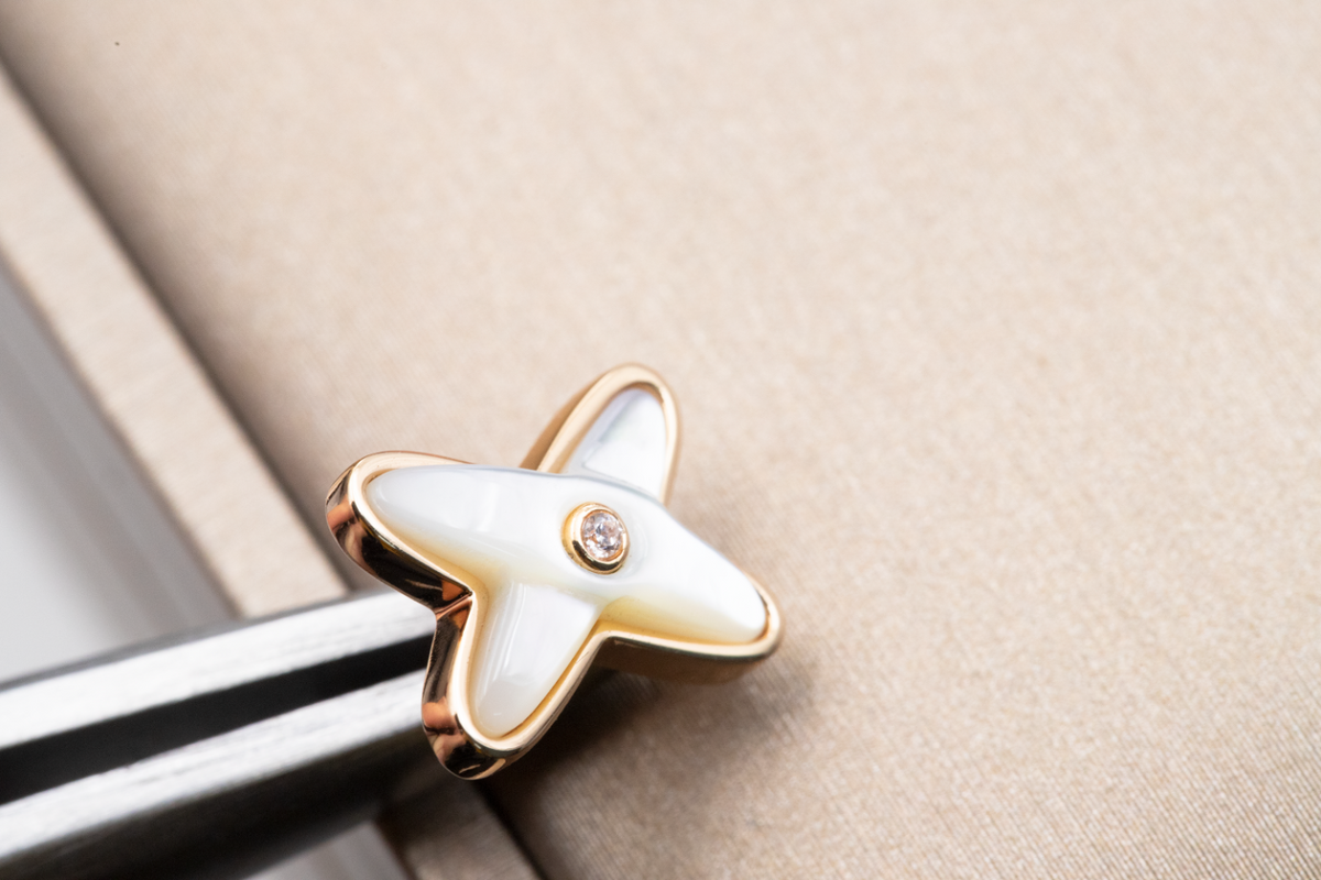 [⭐moonlume]JEUX DE WHITE MOP PINK GOLD DIAMOND EARRINGS