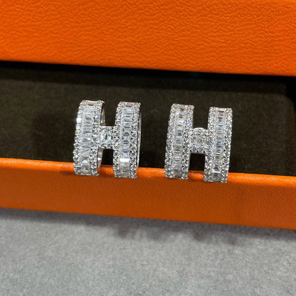 [⭐moonlume]H STUD EARRINGS WITH SILVER DIAMONDS
