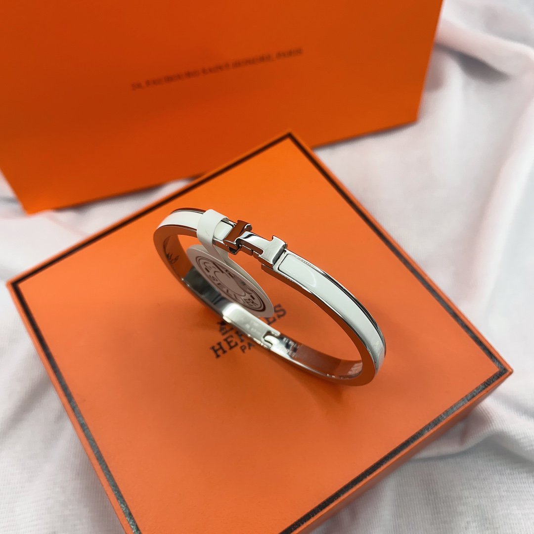 [⭐moonlume]CLASSIC HM CLIC WHITE 8MM ENAMEL BRACELET