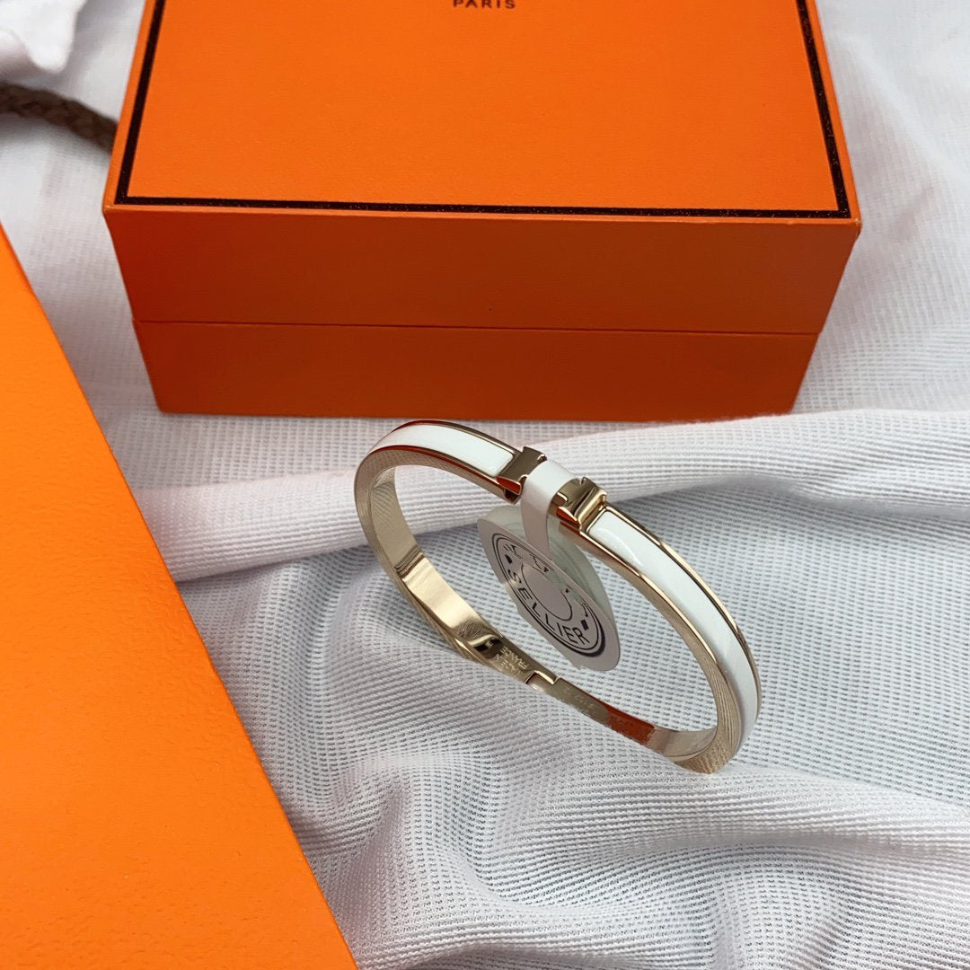 [⭐moonlume]CLASSIC HM CLIC WHITE 8MM ENAMEL BRACELET