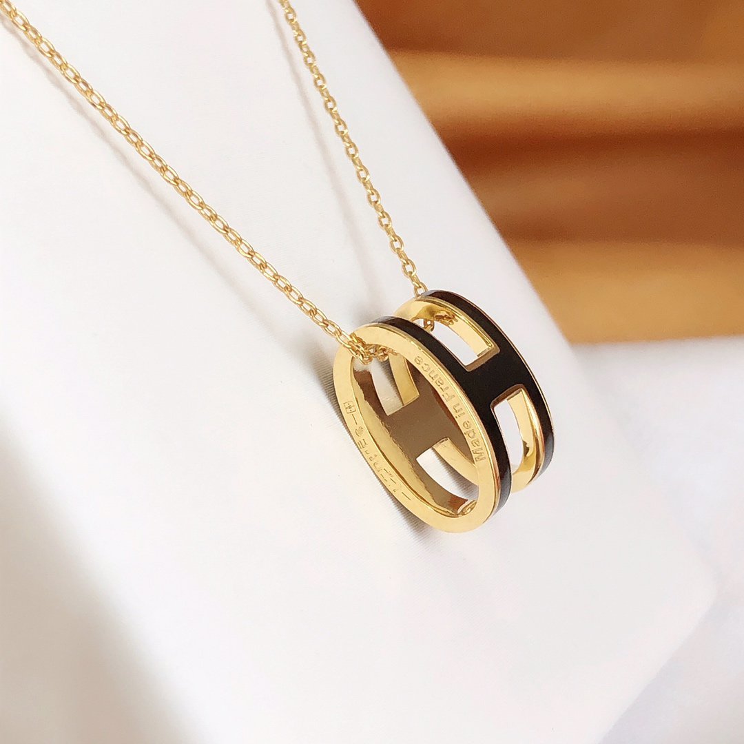 [⭐moonlume]HM CLIC BLACK ENAMEL GOLD NECKLACE