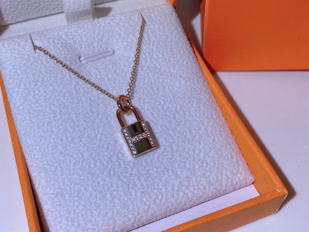 [⭐moonlume]HM ADVANCED NICHE LOCK HEAD NECKLACE DIAMONDS