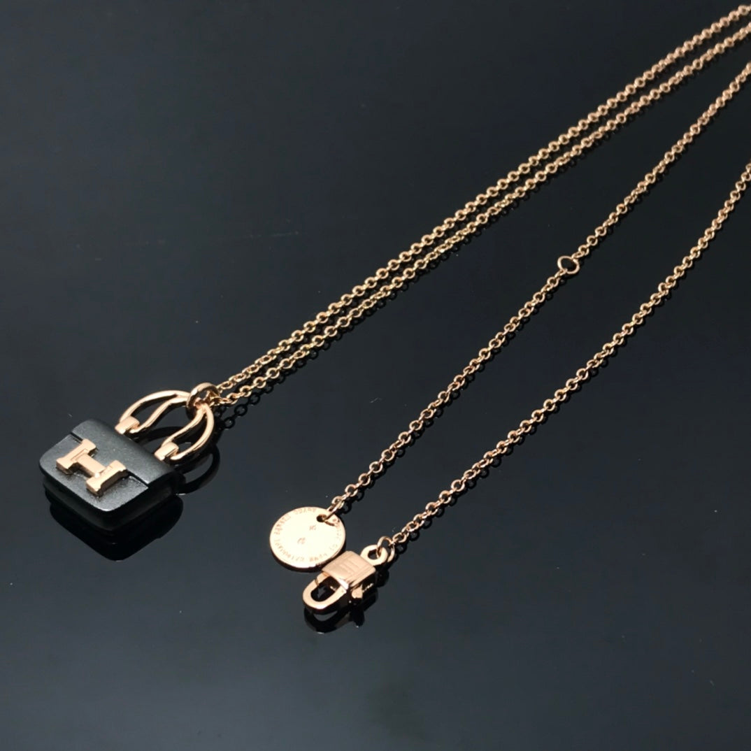[⭐moonlume]WOMEN'S HM AMULETTES CONSTANCE PENDANT NECKLACE