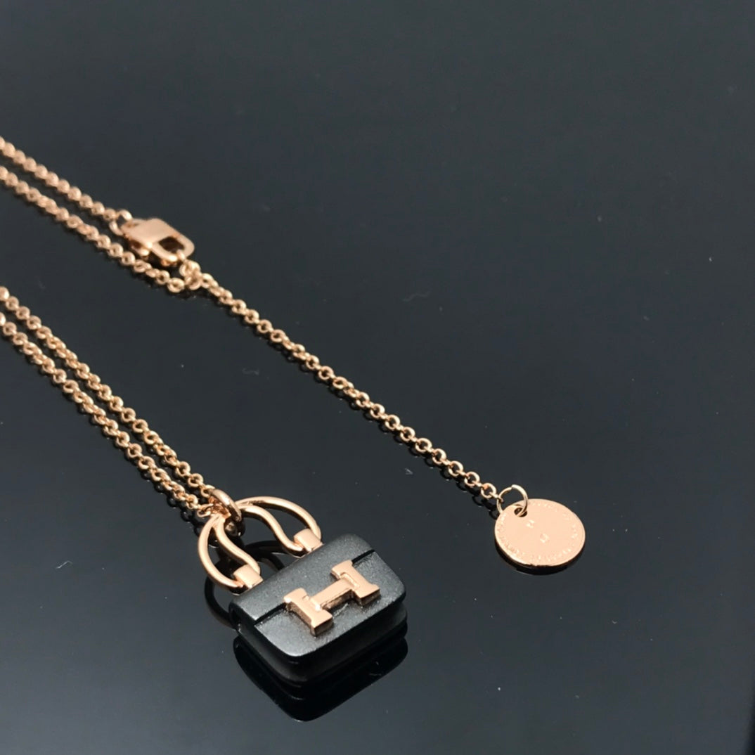 [⭐moonlume]WOMEN'S HM AMULETTES CONSTANCE PENDANT NECKLACE