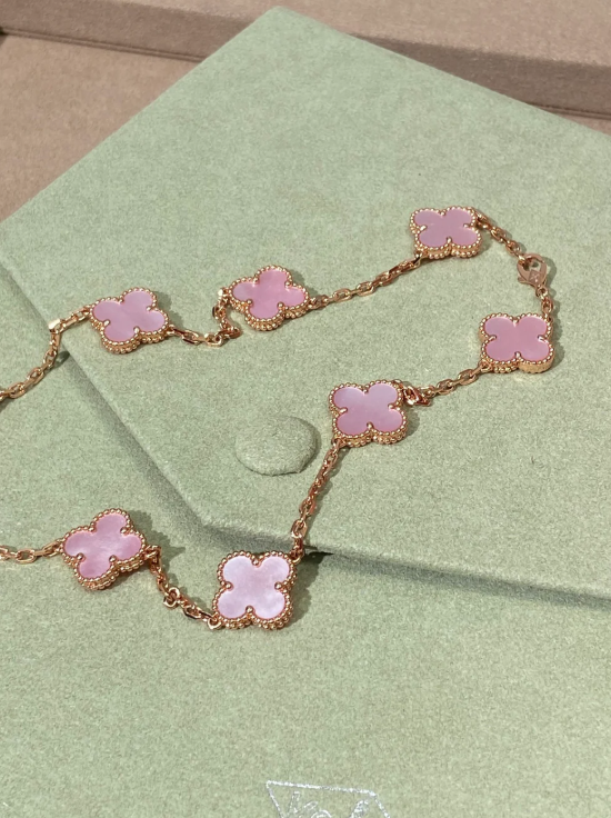 [⭐moonlume Jewellery] Pink Necklace with Ten Clover Designs