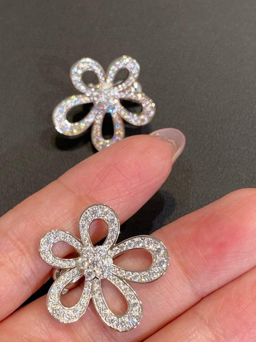 [⭐moonlume]FLOWERLACE EARRINGS FULL DIAMONDS