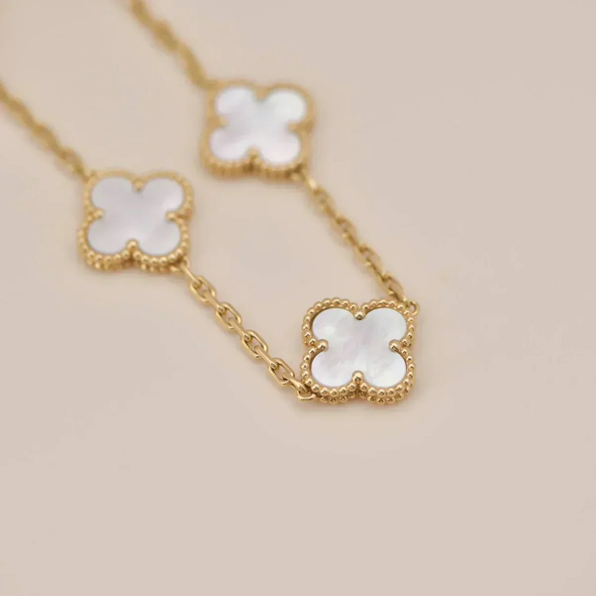 [⭐moonlume]CLOVER WHITE PEARL MOP 5 MOTIF BRACELET COLLECTION
