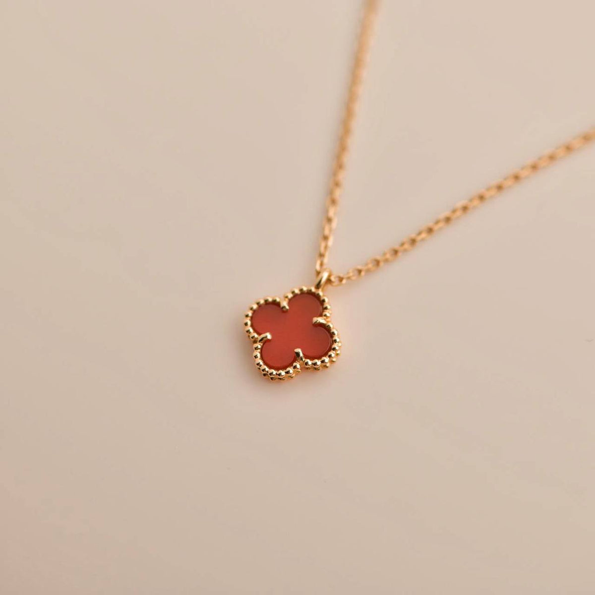 [⭐moonlume]CLOVER MINI 9.5MM WHITE CARNELIANS NECKLACE
