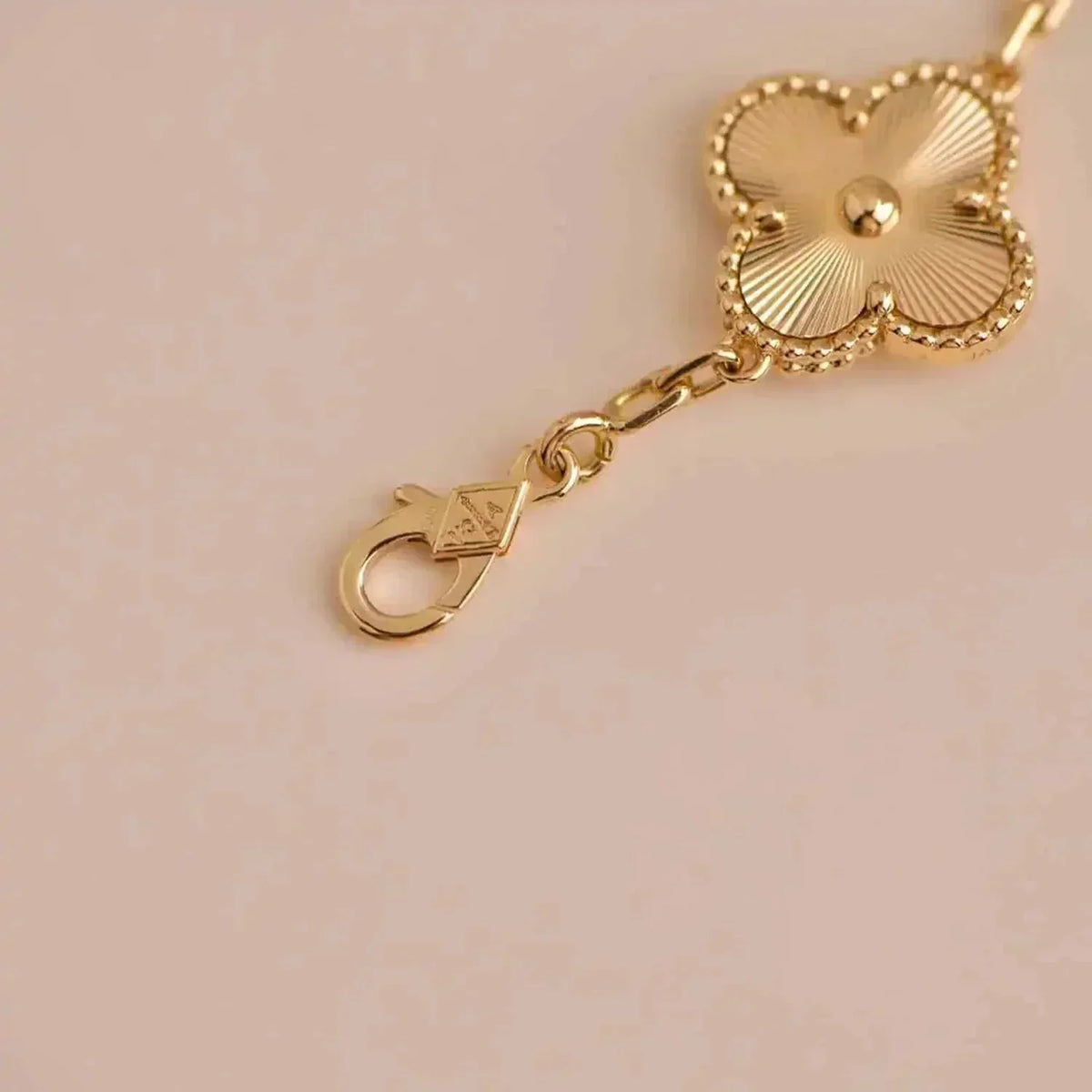 [⭐moonlume] CLOVER 5 MOTIF LASER BRACELET COLLECTION