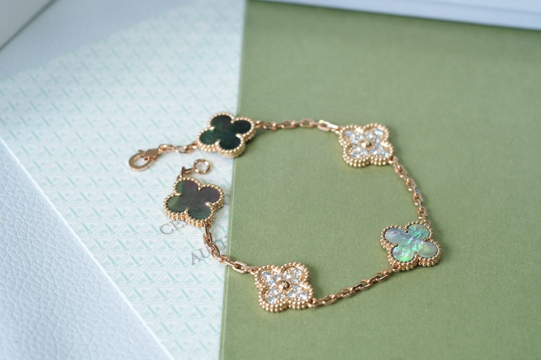 [⭐moonlume] CLOVER 5 MOTIF GRAY MOP BRACELET COLLECTION