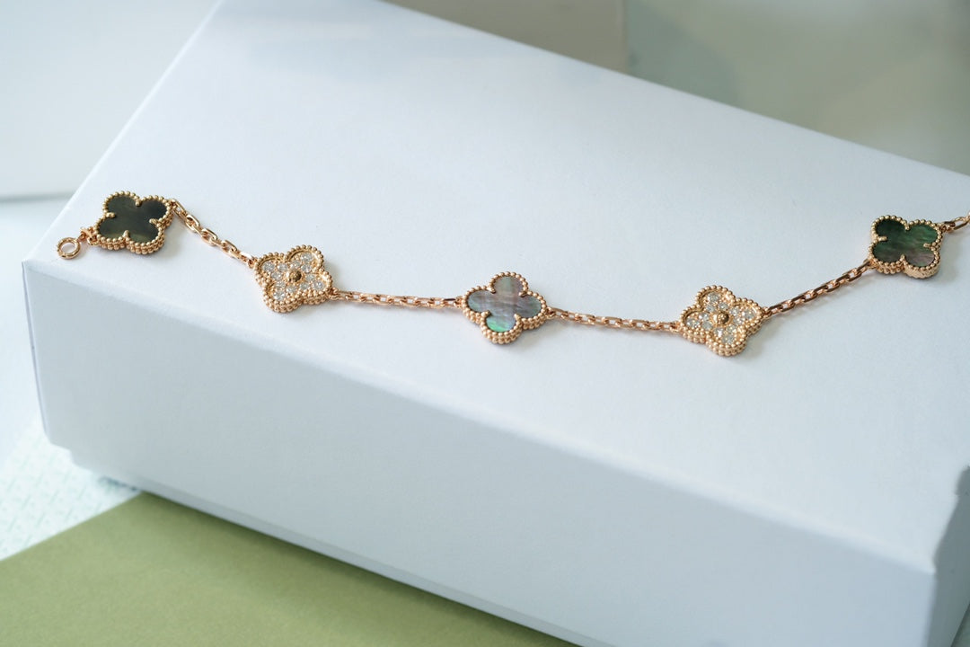 [⭐moonlume] CLOVER 5 MOTIF GRAY MOP BRACELET COLLECTION